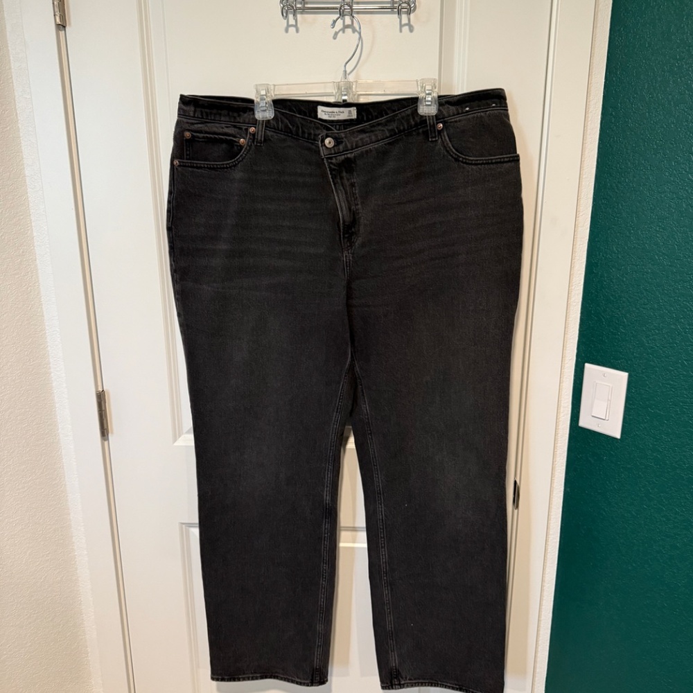 Abercrombie 90s Relaxed High Rise Jeans - Black 35L